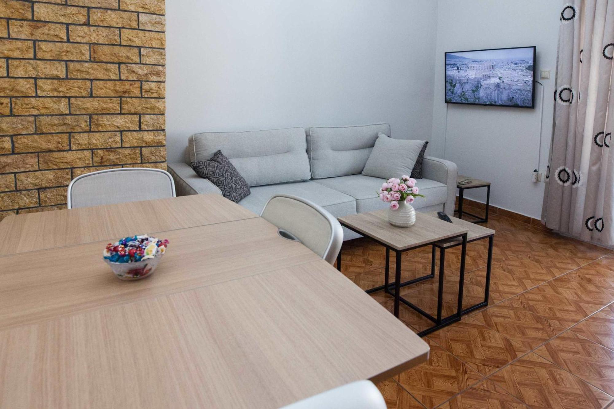Central 2 Bd Apt With Balcony By Monastiraki เอเธนส์ ภายนอก รูปภาพ