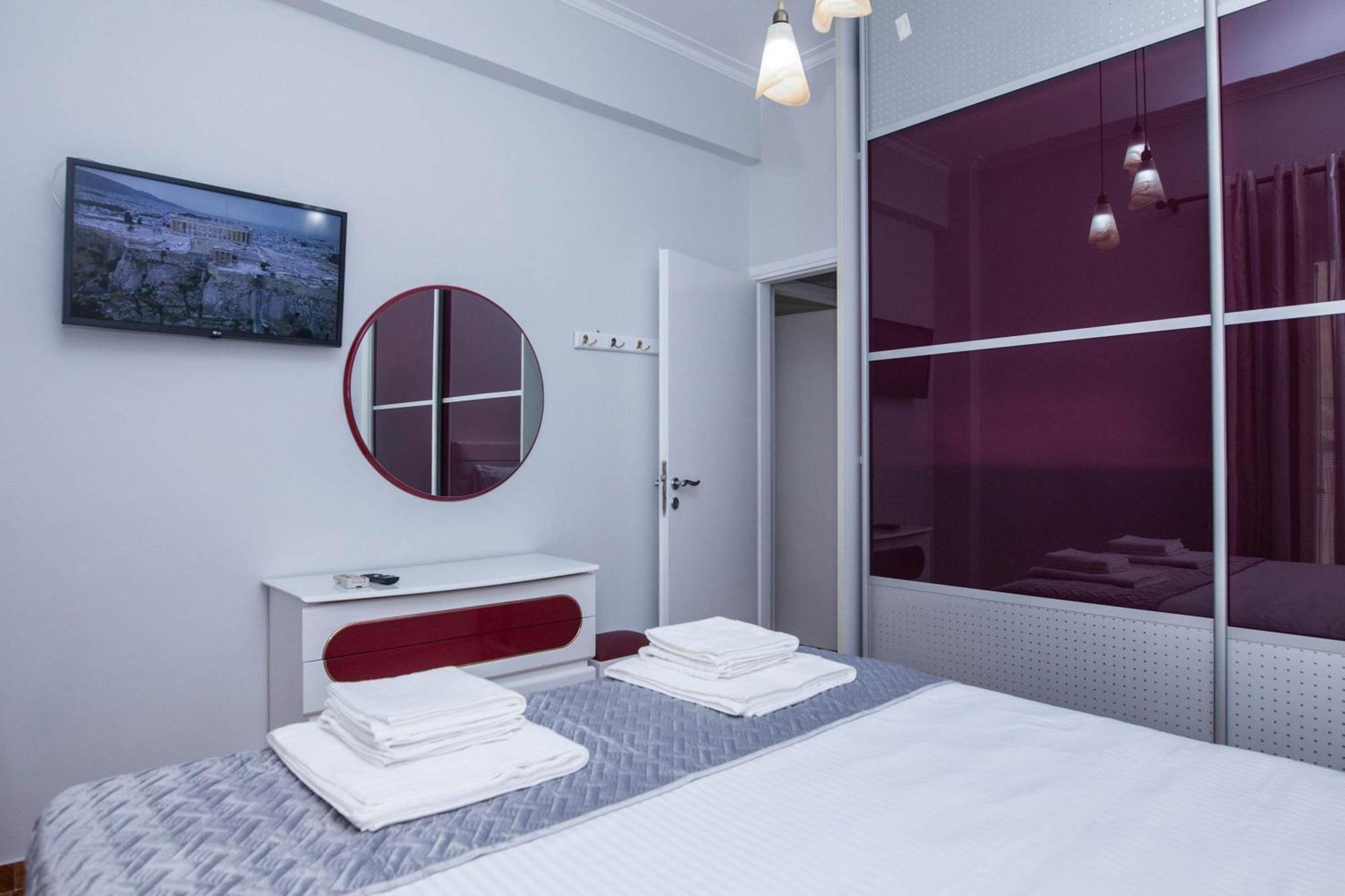 Central 2 Bd Apt With Balcony By Monastiraki เอเธนส์ ภายนอก รูปภาพ